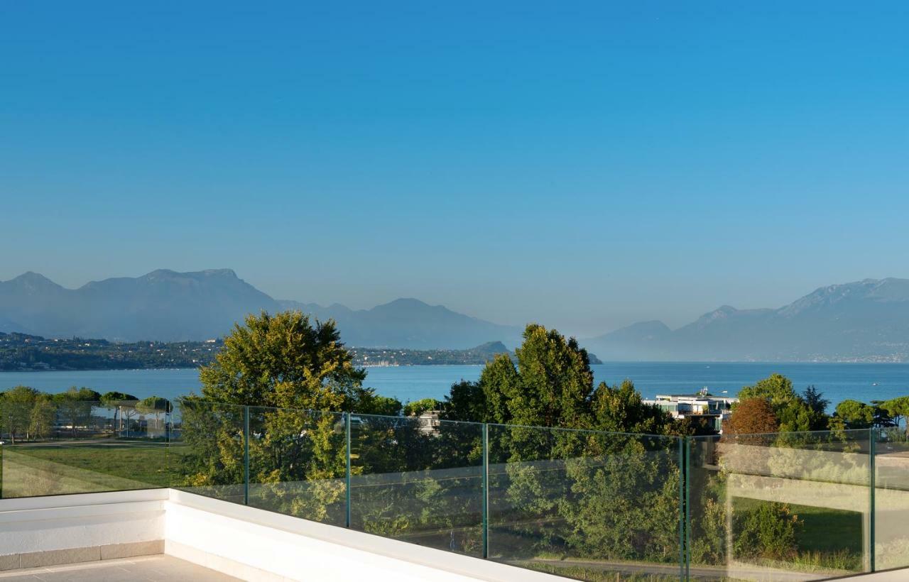 Villa Bianca Luxury Apartments Desenzano del Garda Exterior photo