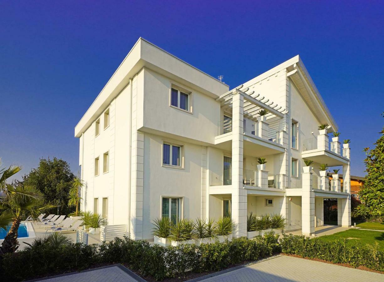 Villa Bianca Luxury Apartments Desenzano del Garda Exterior photo