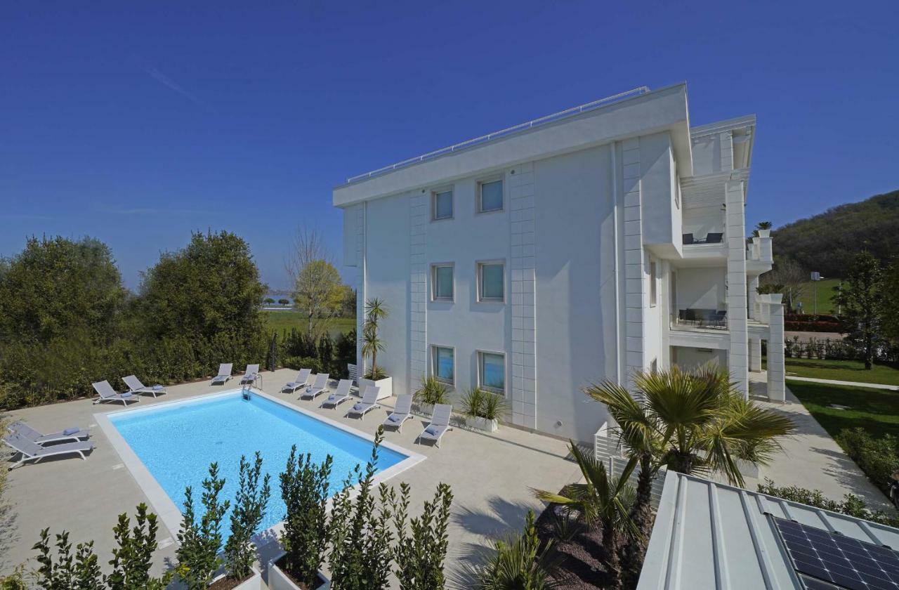 Villa Bianca Luxury Apartments Desenzano del Garda Exterior photo