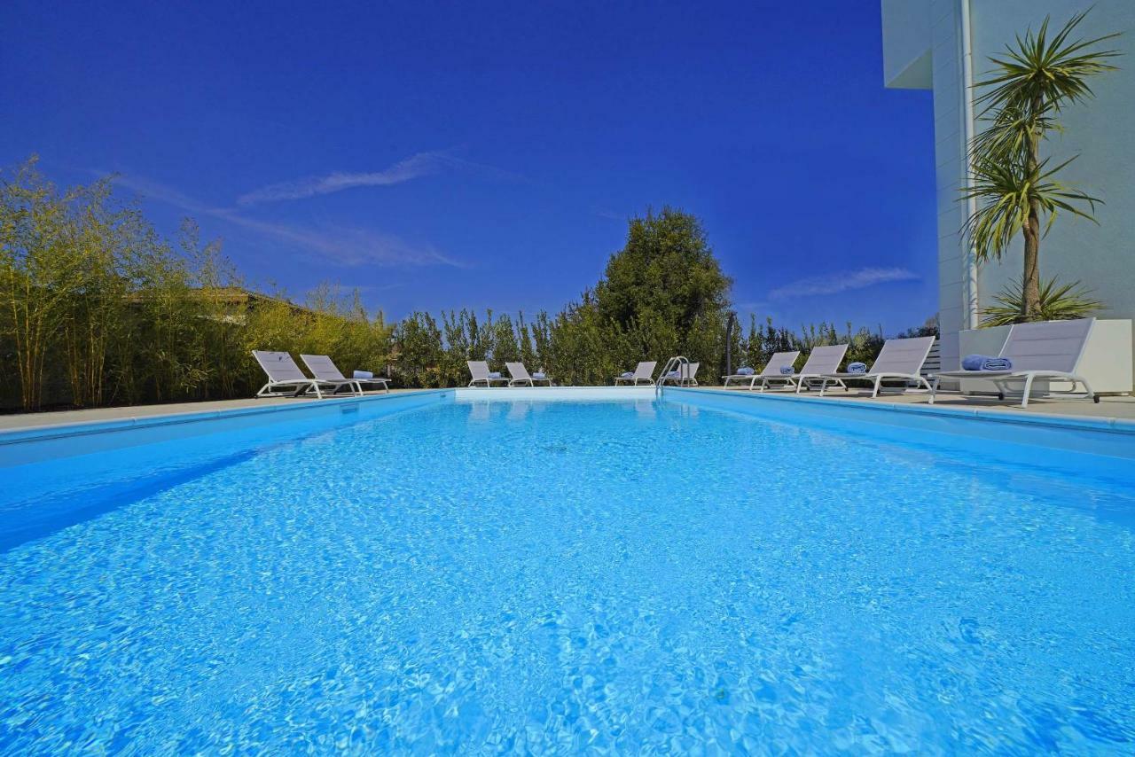 Villa Bianca Luxury Apartments Desenzano del Garda Exterior photo