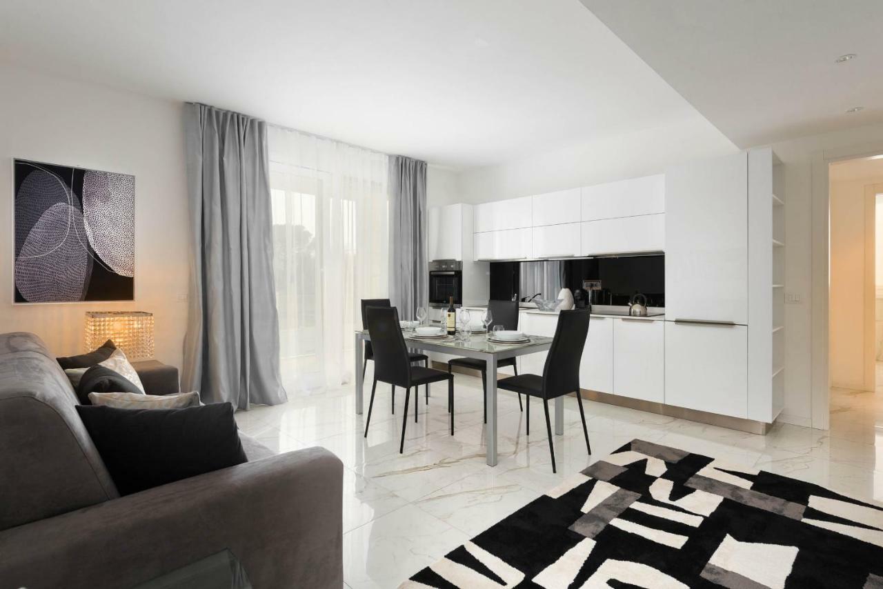 Villa Bianca Luxury Apartments Desenzano del Garda Exterior photo
