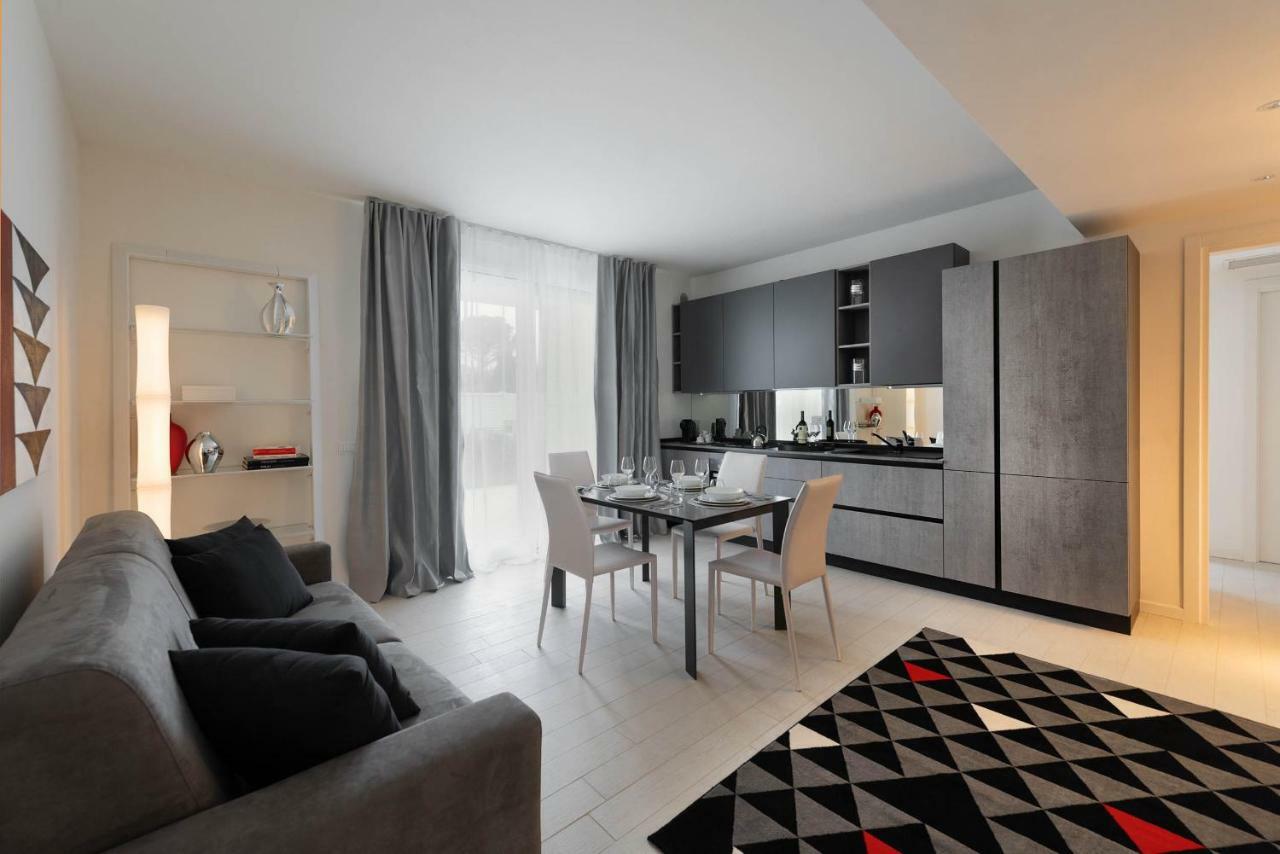 Villa Bianca Luxury Apartments Desenzano del Garda Exterior photo