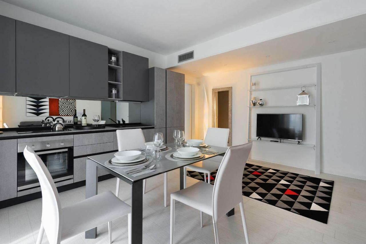 Villa Bianca Luxury Apartments Desenzano del Garda Exterior photo