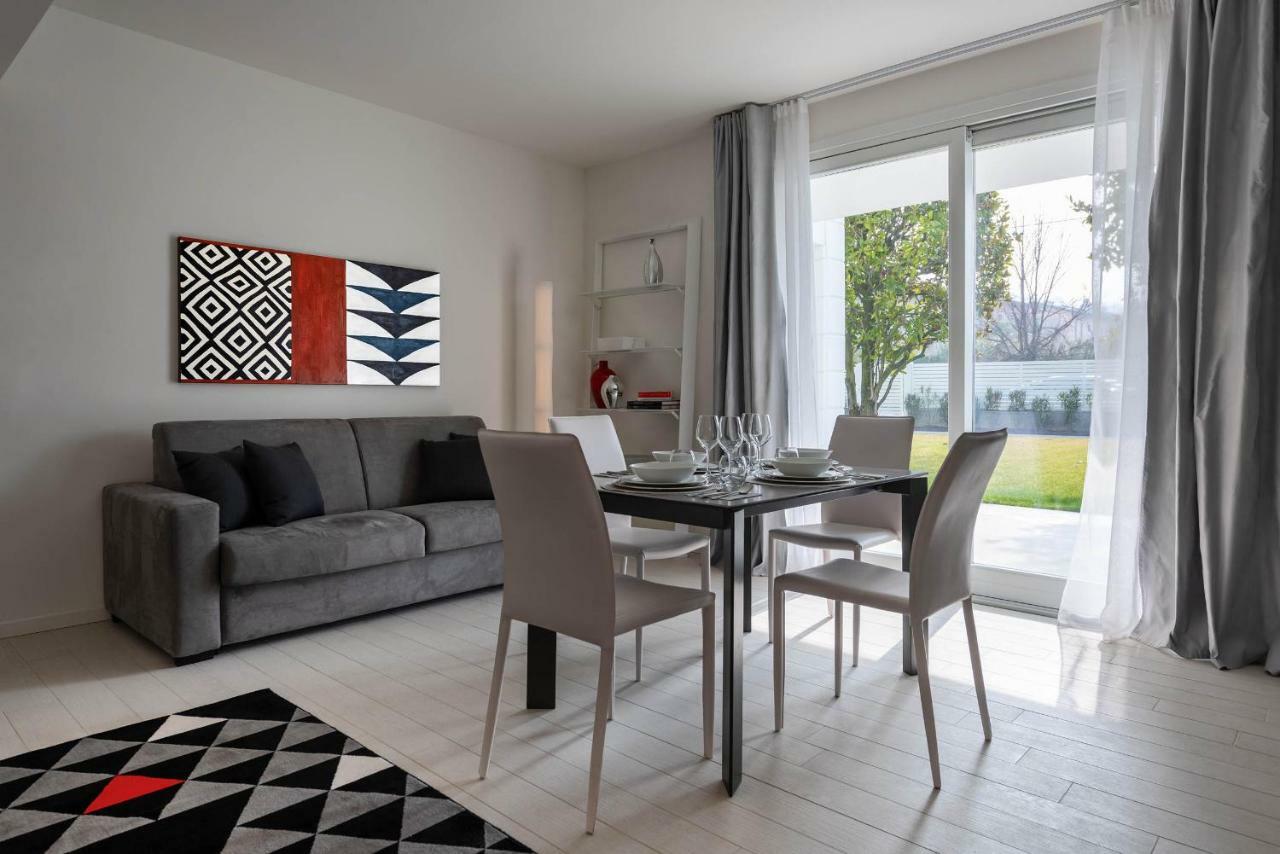 Villa Bianca Luxury Apartments Desenzano del Garda Exterior photo