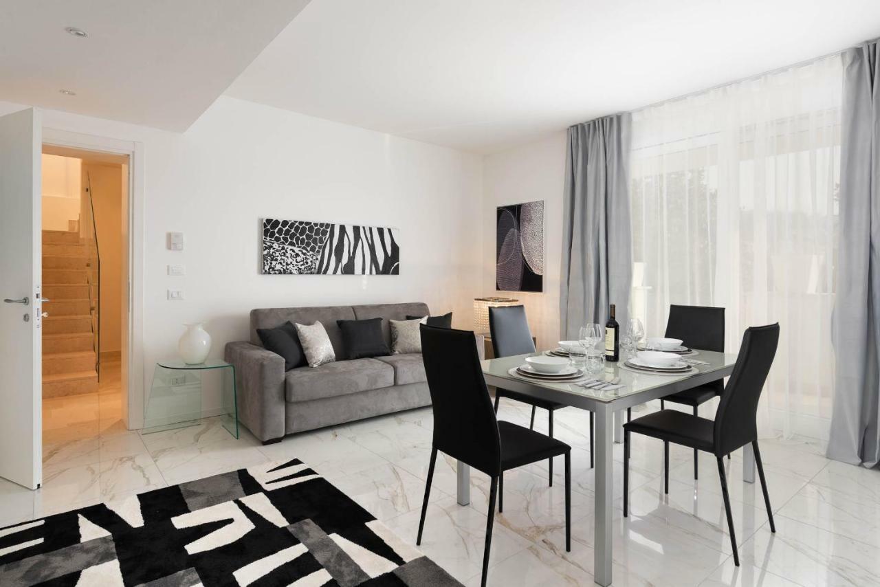 Villa Bianca Luxury Apartments Desenzano del Garda Exterior photo
