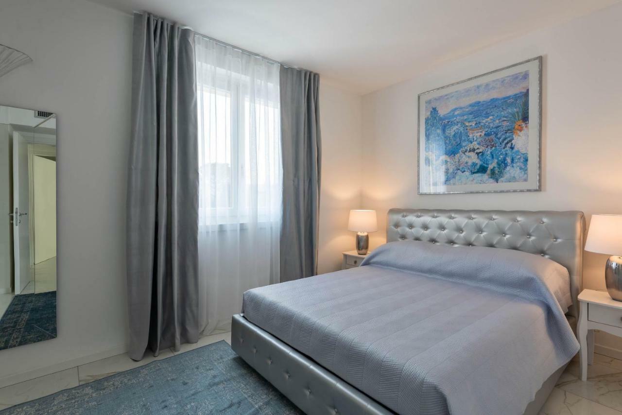 Villa Bianca Luxury Apartments Desenzano del Garda Exterior photo