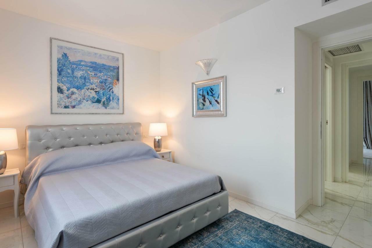 Villa Bianca Luxury Apartments Desenzano del Garda Exterior photo