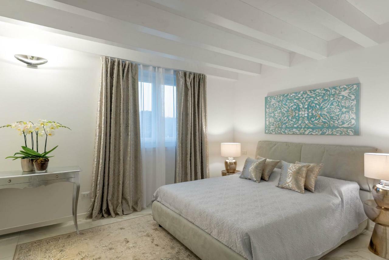 Villa Bianca Luxury Apartments Desenzano del Garda Exterior photo