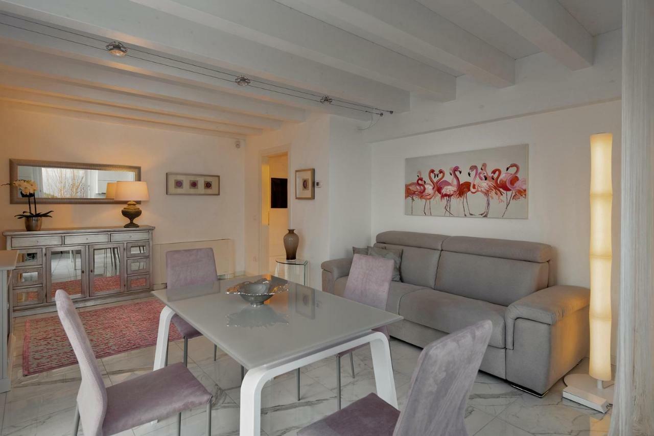 Villa Bianca Luxury Apartments Desenzano del Garda Exterior photo