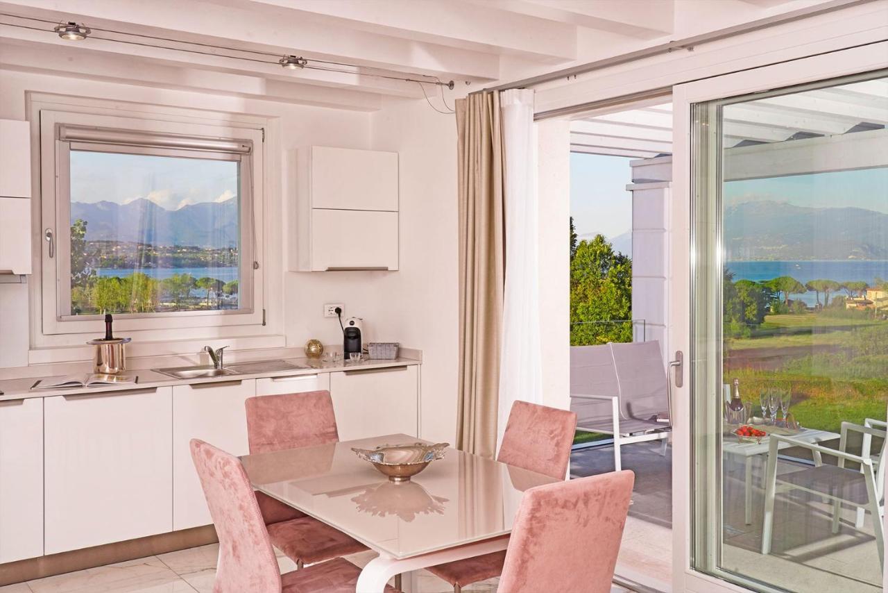 Villa Bianca Luxury Apartments Desenzano del Garda Exterior photo