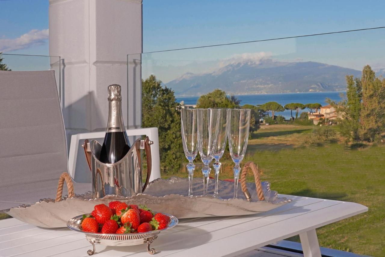 Villa Bianca Luxury Apartments Desenzano del Garda Exterior photo