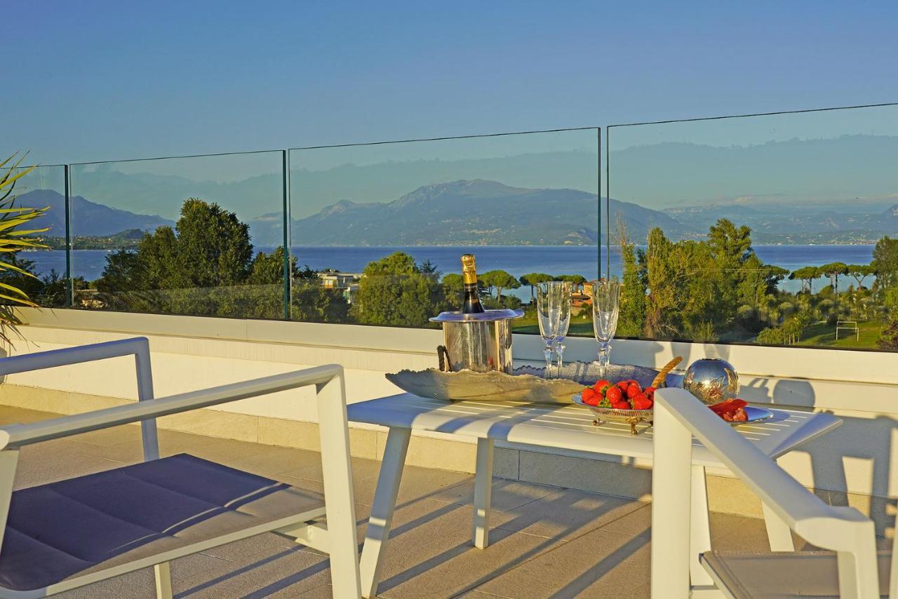 Villa Bianca Luxury Apartments Desenzano del Garda Exterior photo