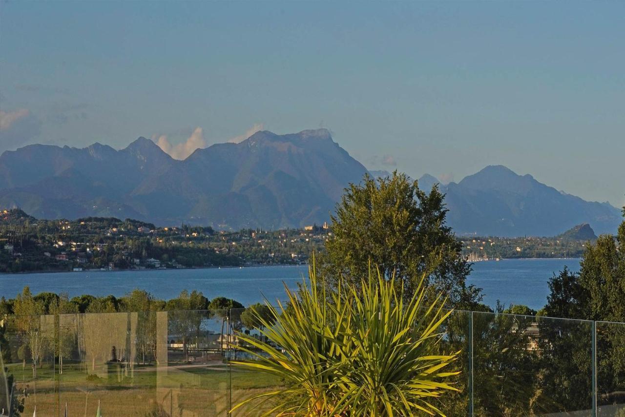 Villa Bianca Luxury Apartments Desenzano del Garda Exterior photo