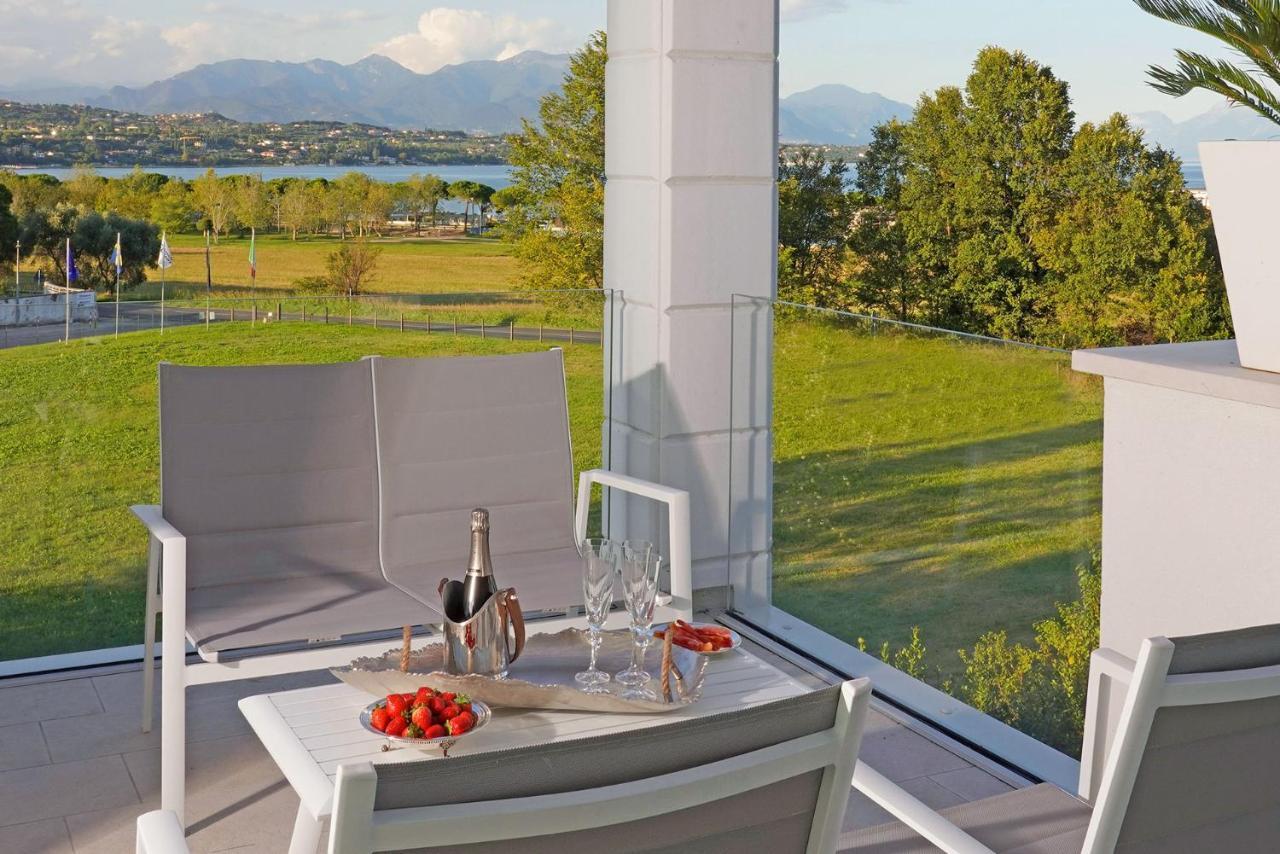 Villa Bianca Luxury Apartments Desenzano del Garda Exterior photo